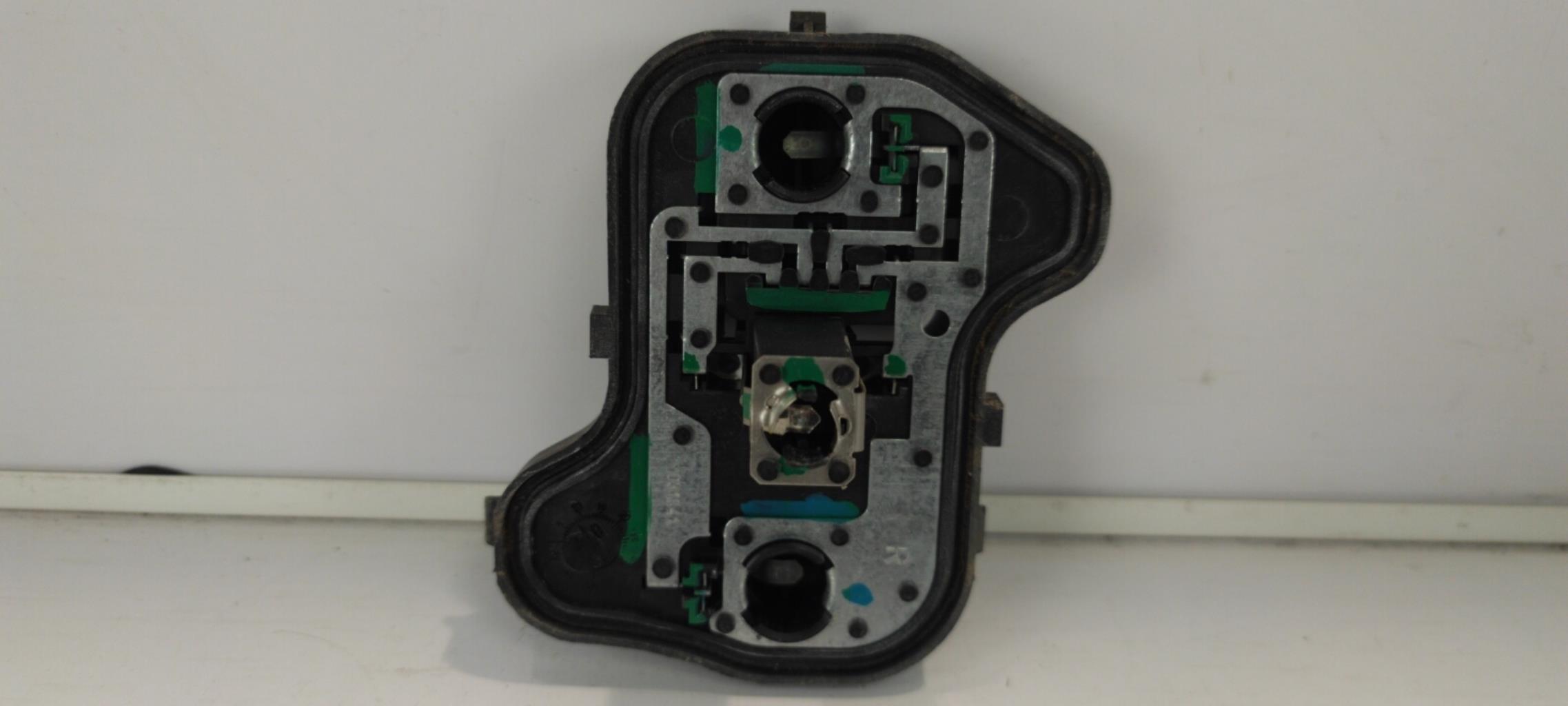 Base portalampade fanale posteriore destro VOLKSWAGEN GOLF 5 Gasolina - 1