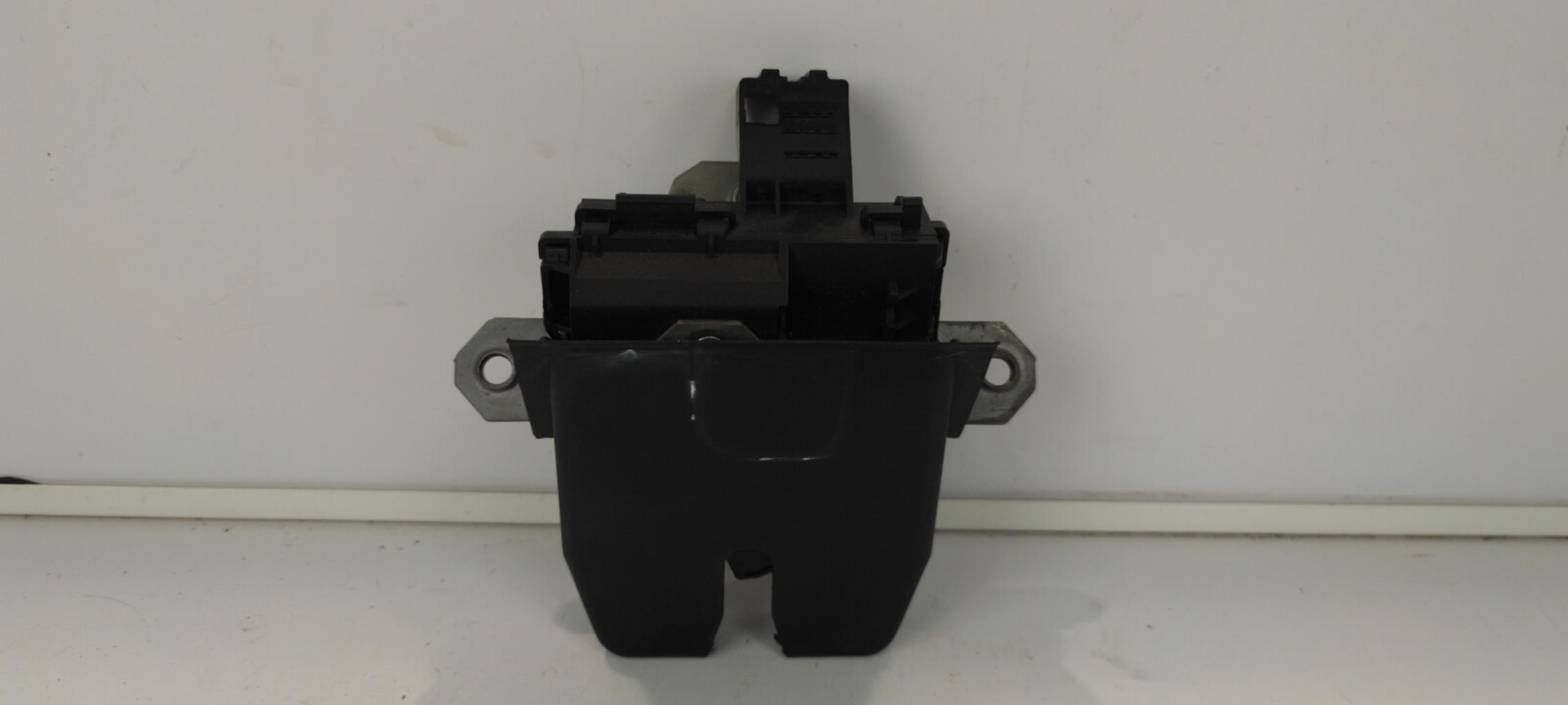 Serrure de hayon FORD FOCUS 3 PHASE 1 BREAK Diesel - 1