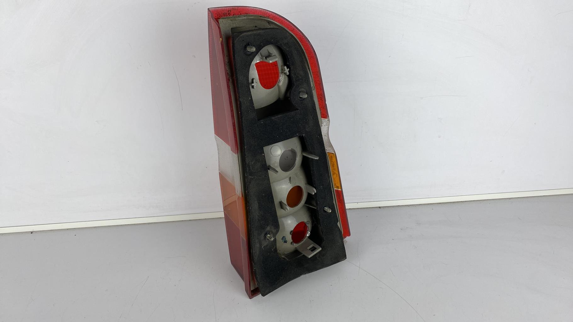 Fanale posteriore principale sinistro (luci) FORD ESCORT 5 PHASE 2 Diésel - 1