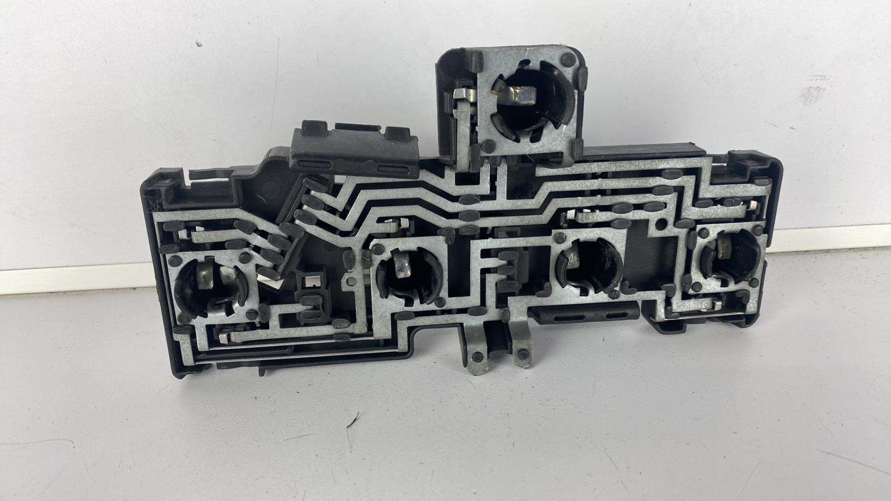 Base portalampade fanale posteriore destro VOLKSWAGEN PASSAT 4 PHASE 2 BREAK Diésel - 1
