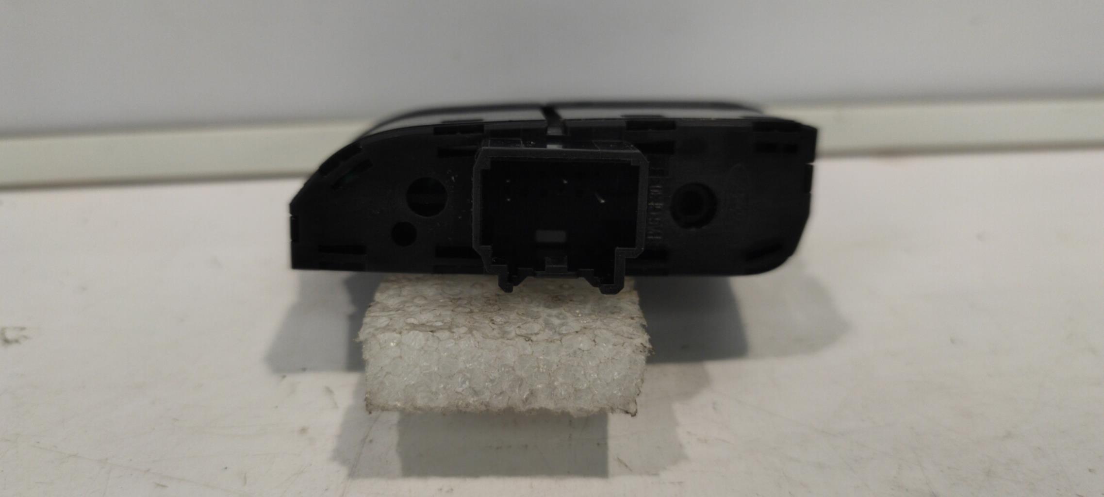 Commande degivrage lunette arriere FORD FOCUS 3 PHASE 1 BREAK Diesel - 1