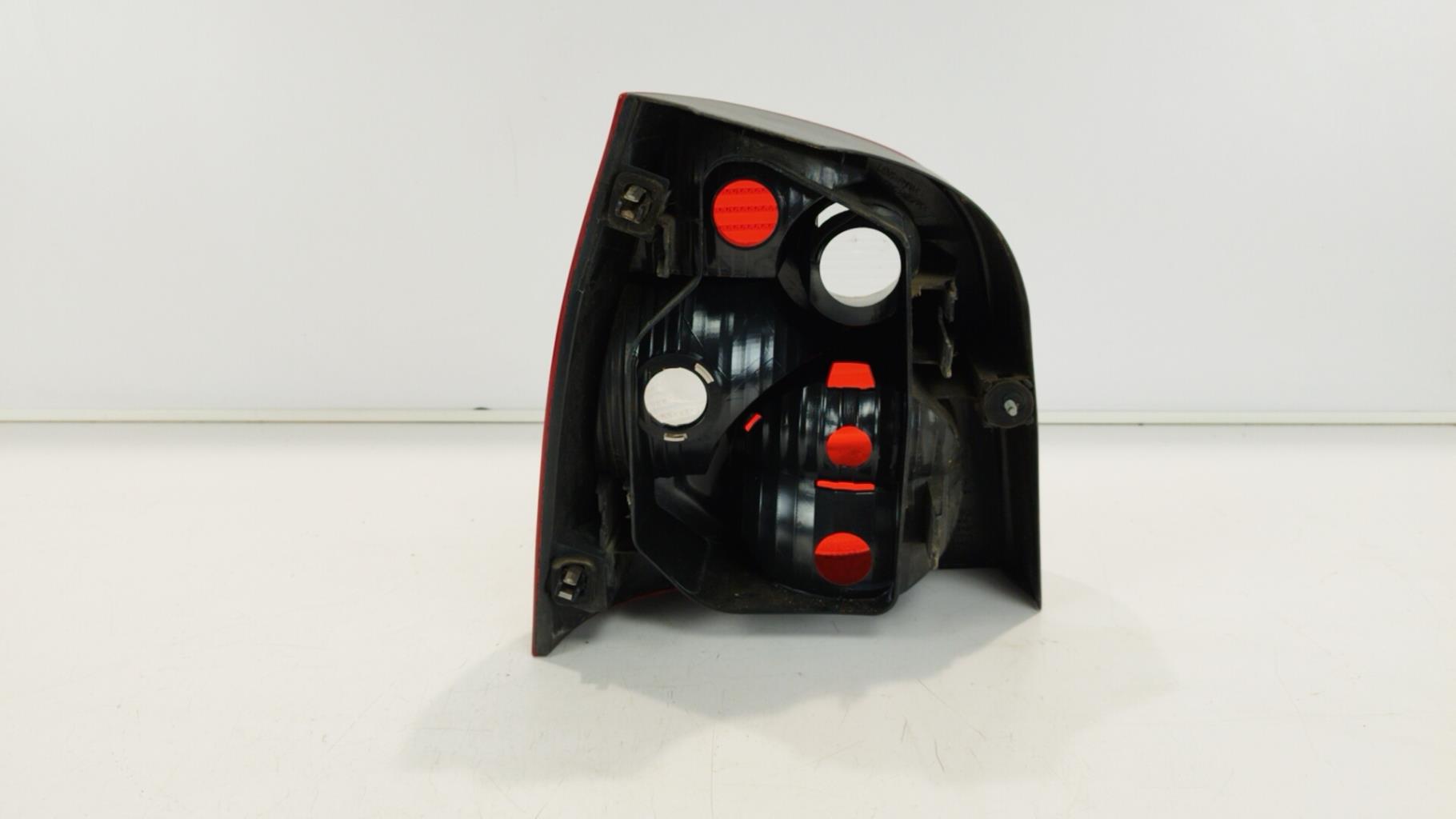 Fanale posteriore principale destro (luci) VOLKSWAGEN POLO 4 PHASE 1 Gasolina - 1