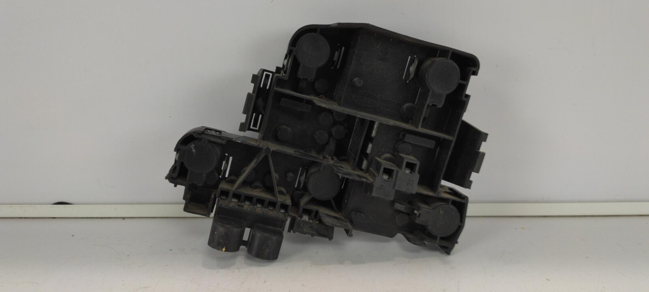 Base portalampade fanale posteriore sinistro VOLKSWAGEN GOLF 2 Gasolina - 1