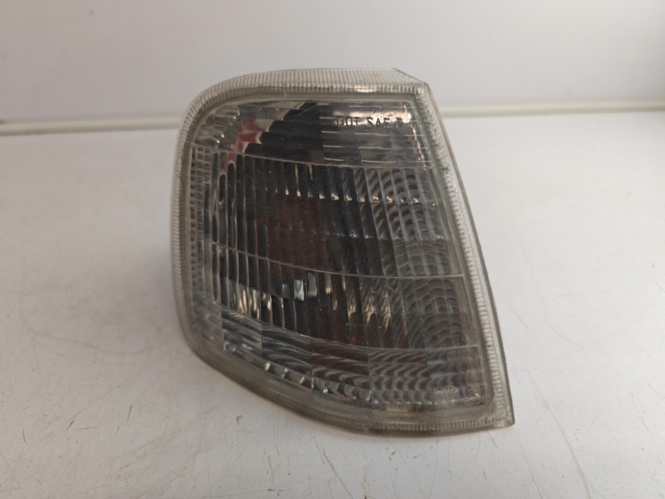 Gruppo ottico anteriore secondario destro (luci)(freccia) PEUGEOT 405  - 1