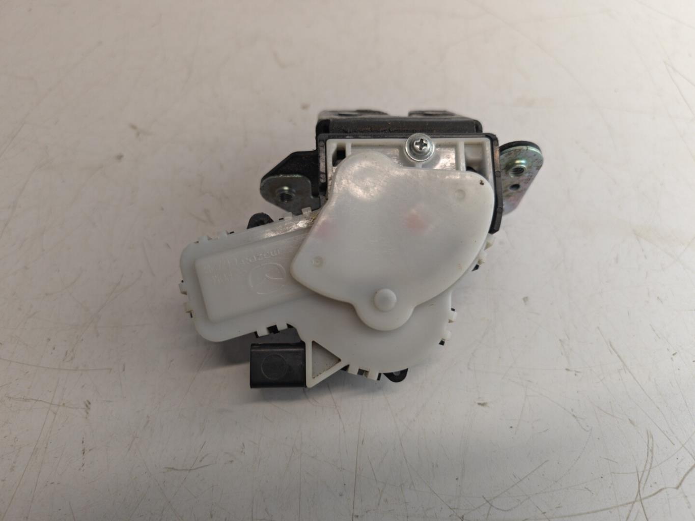 Serrure de hayon MAZDA 6 2 PHASE 2 Diesel - 1