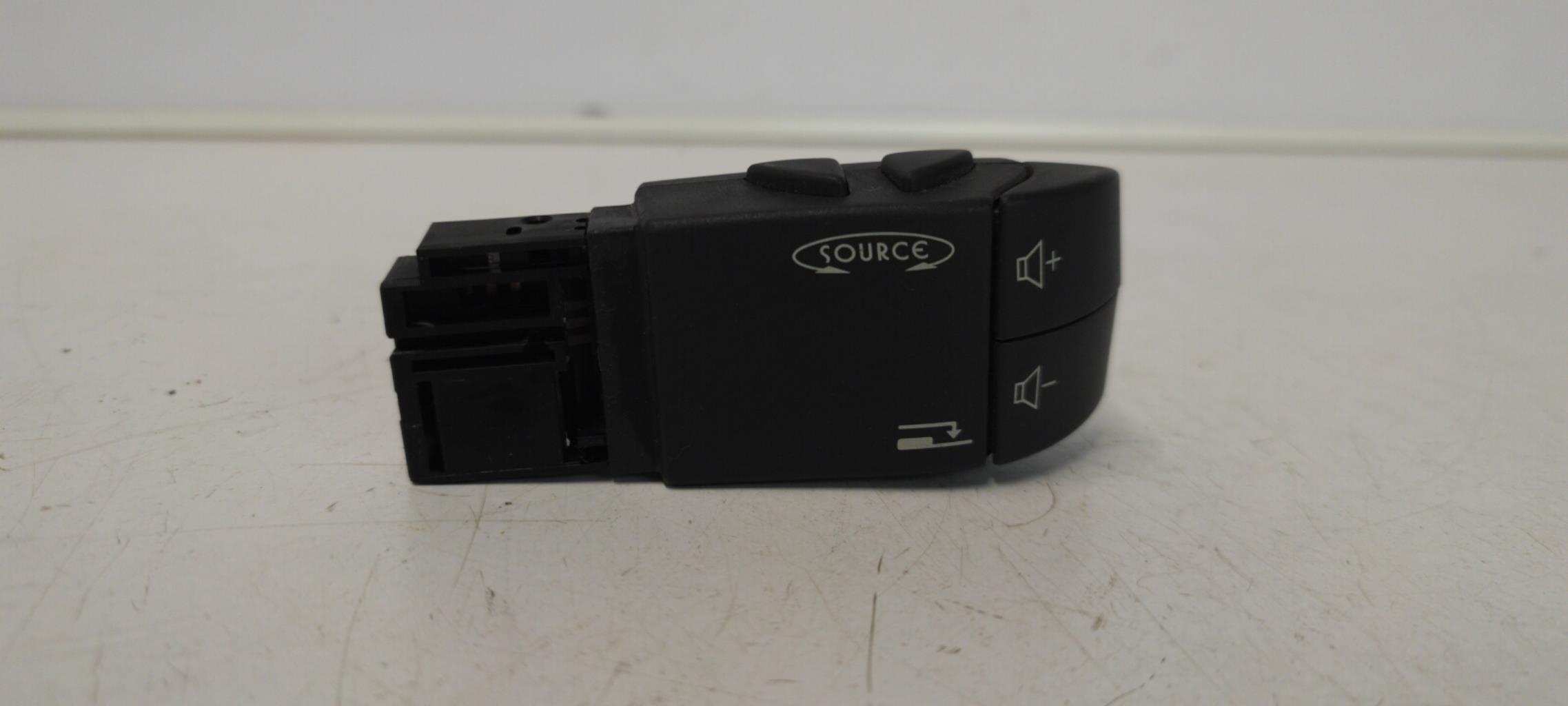 Commande autoradio RENAULT TRAFIC 2 PHASE 1 Diesel - 1