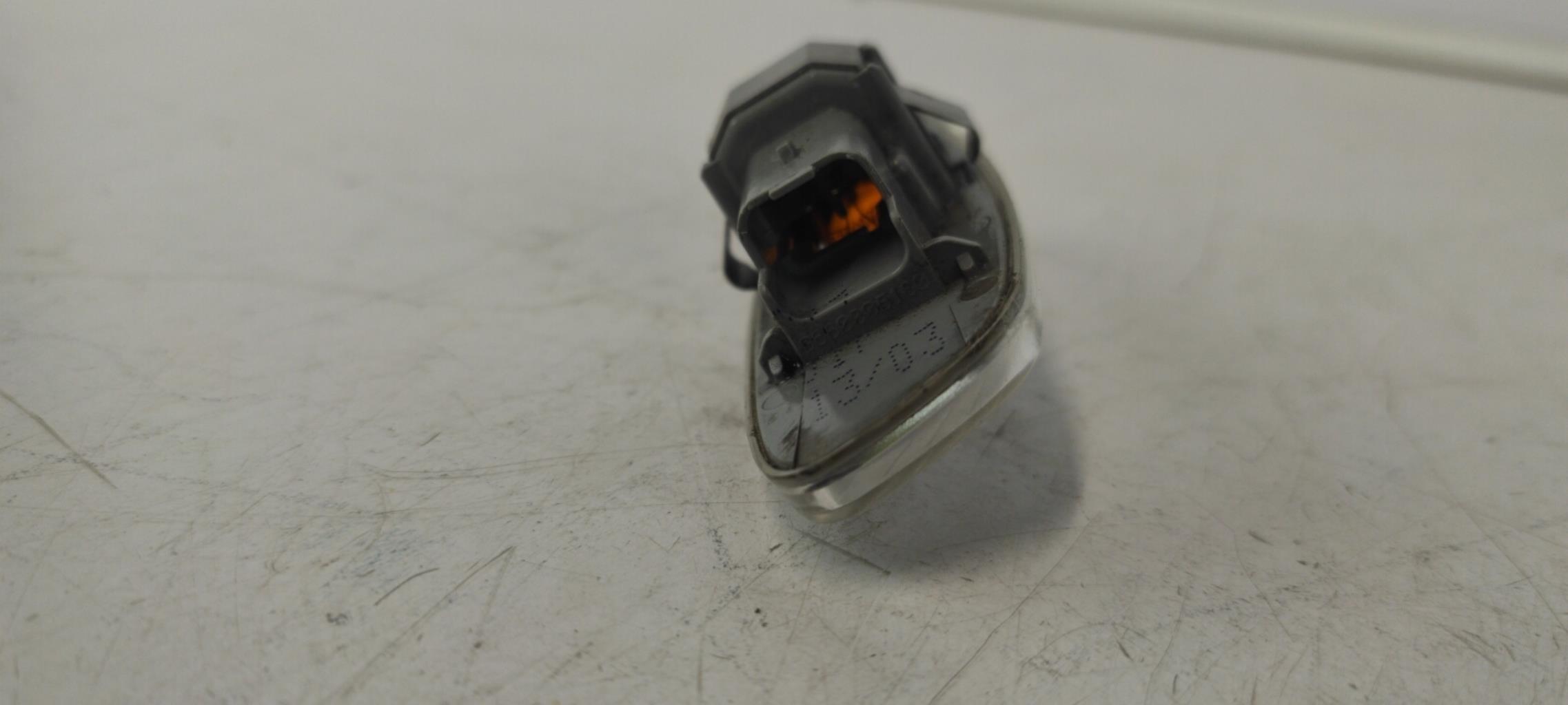 Ripetitore lampeggiante anteriore destro (Luci) PEUGEOT 308 1 SW PHASE 1 BREAK Diésel - 1