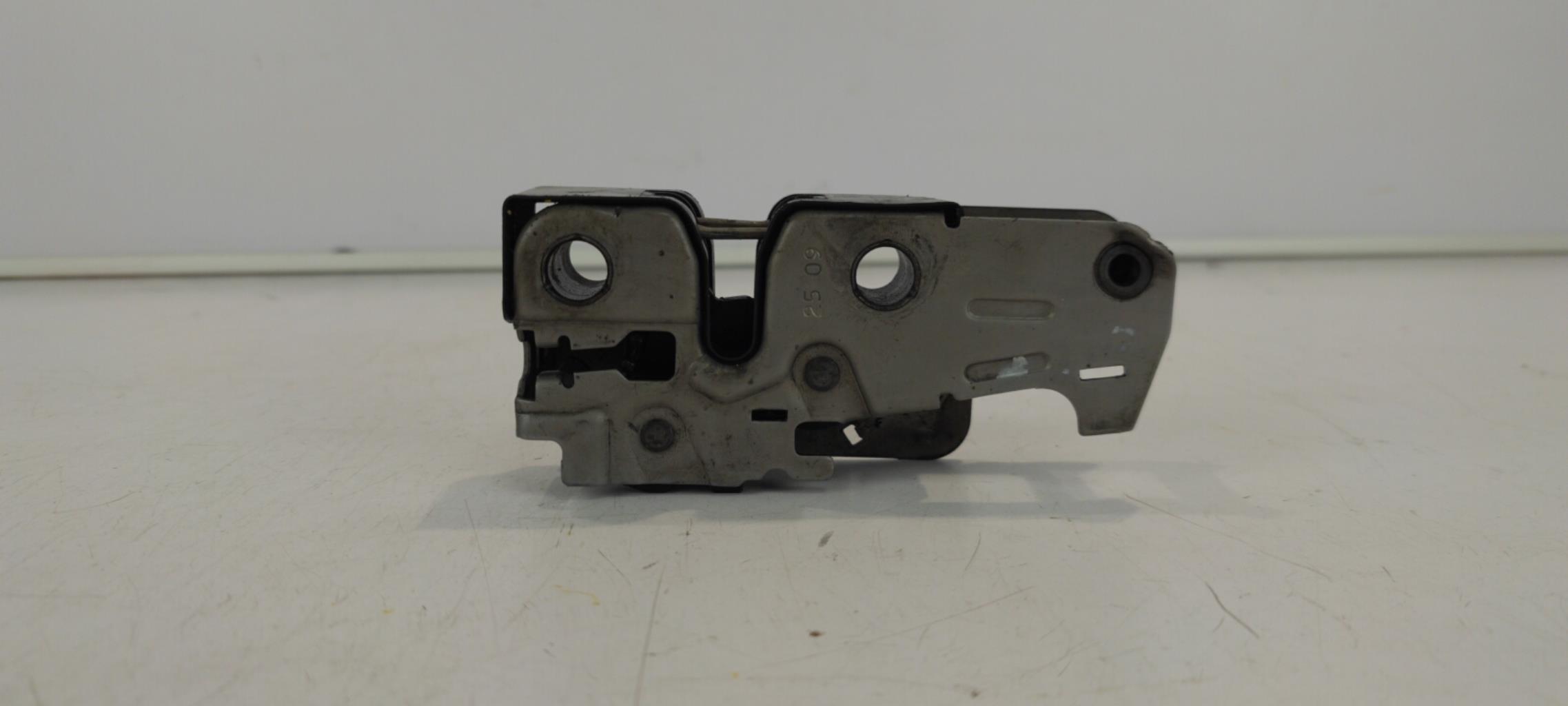 Serrure de capot VOLKSWAGEN GOLF 6 Diesel - 1