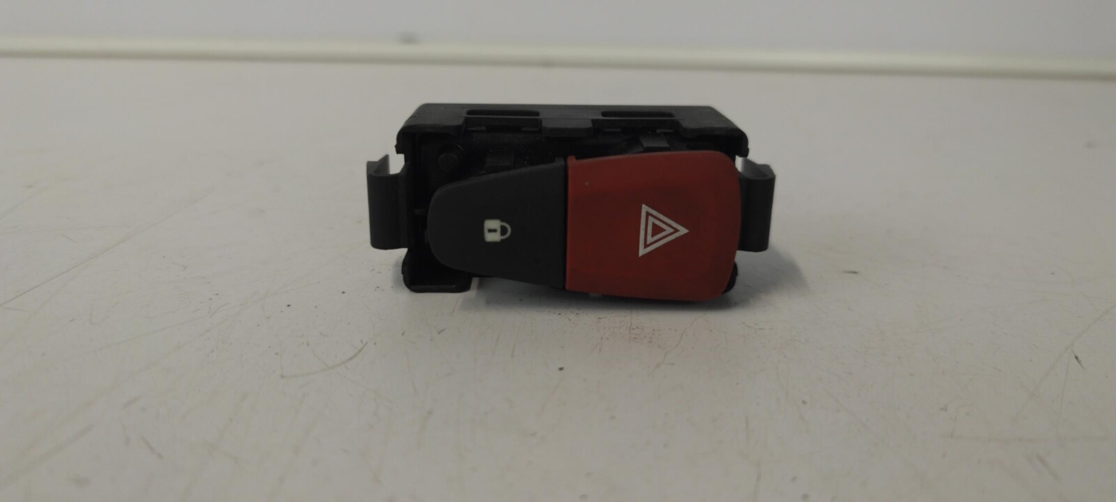 Bouton de warning RENAULT SCENIC 3 PHASE 1 Diesel - 1