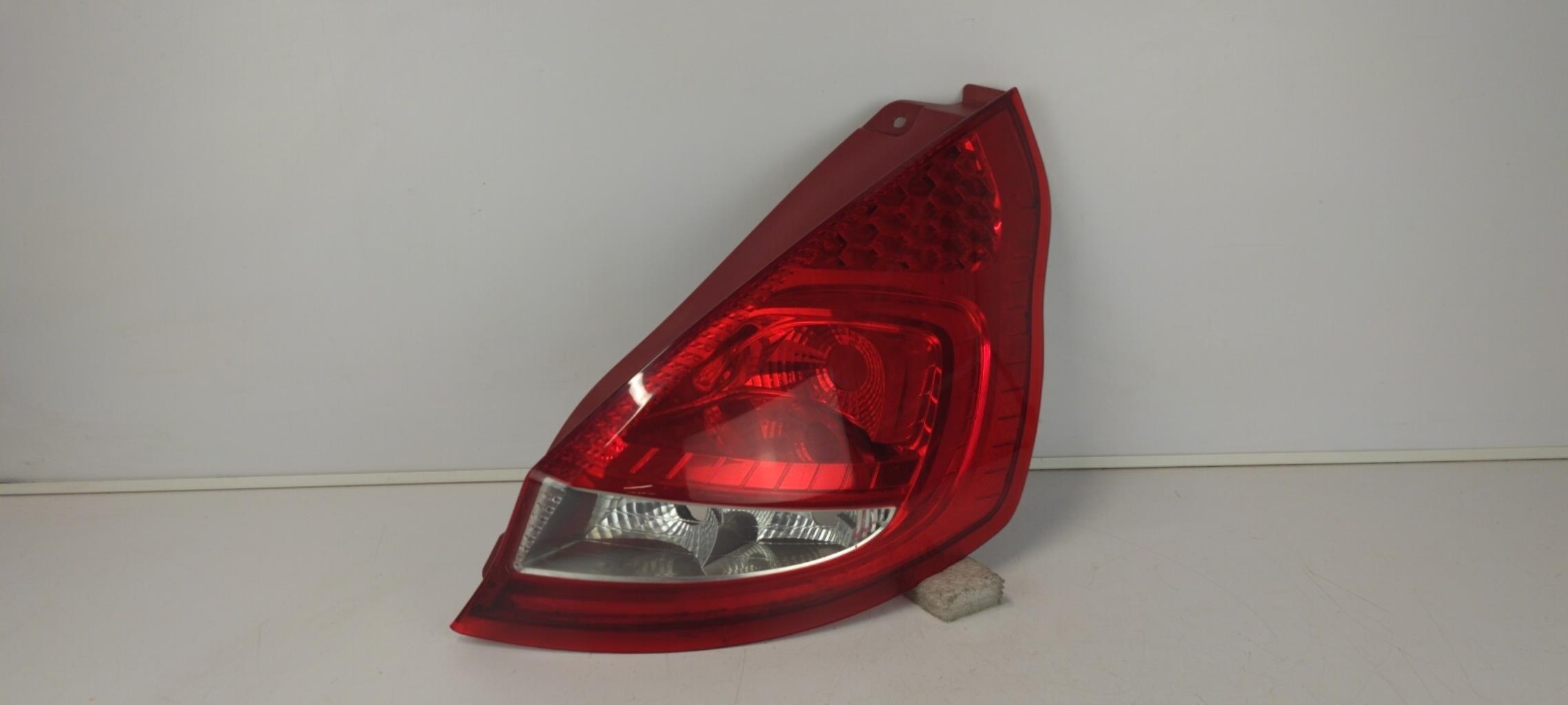 Fanale posteriore principale destro (luci) FORD FIESTA 6 PHASE 1 Diésel - 1
