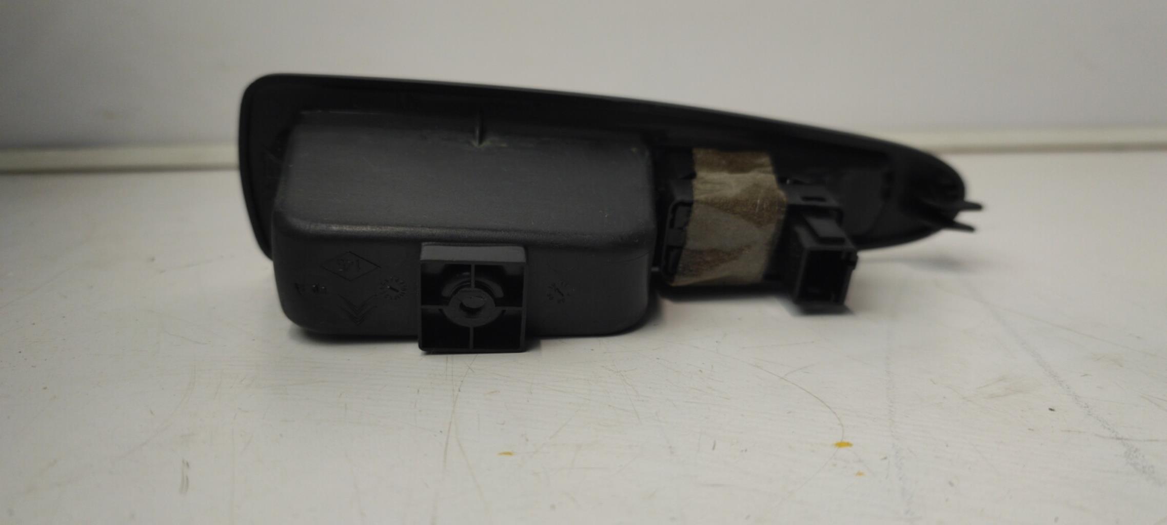 Interruttore lavacristalli posteriore destro CITROEN C4 1 PHASE 2 Diésel - 1