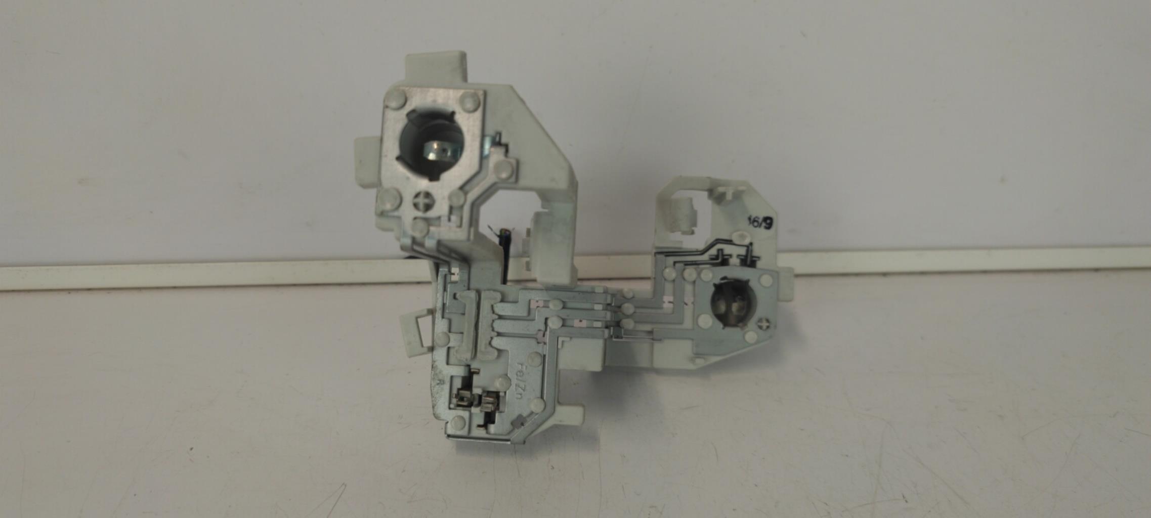 Base portalampade fanale posteriore destro FORD FIESTA 6 PHASE 1 Diésel - 1