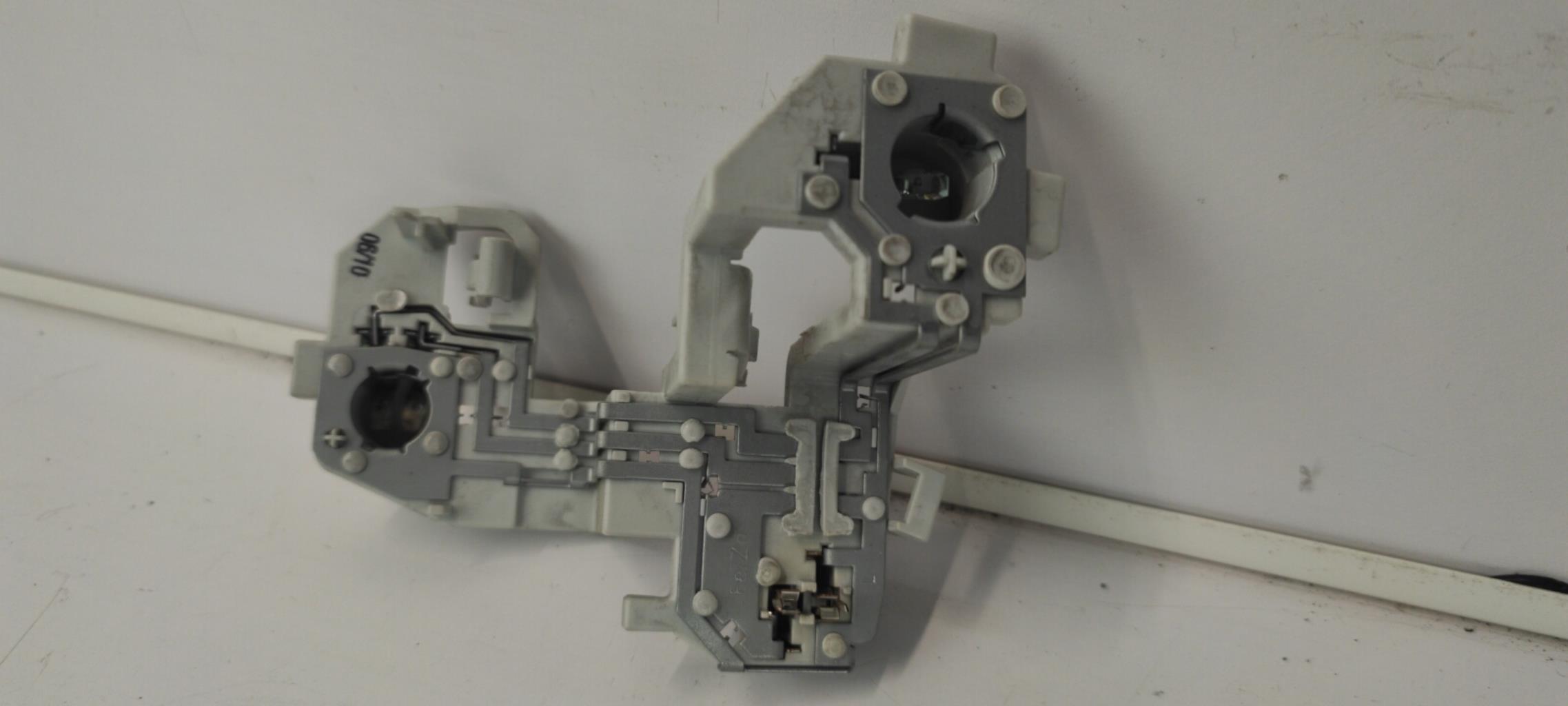 Base portalampade fanale posteriore sinistro FORD FIESTA 6 PHASE 1 Diésel - 1