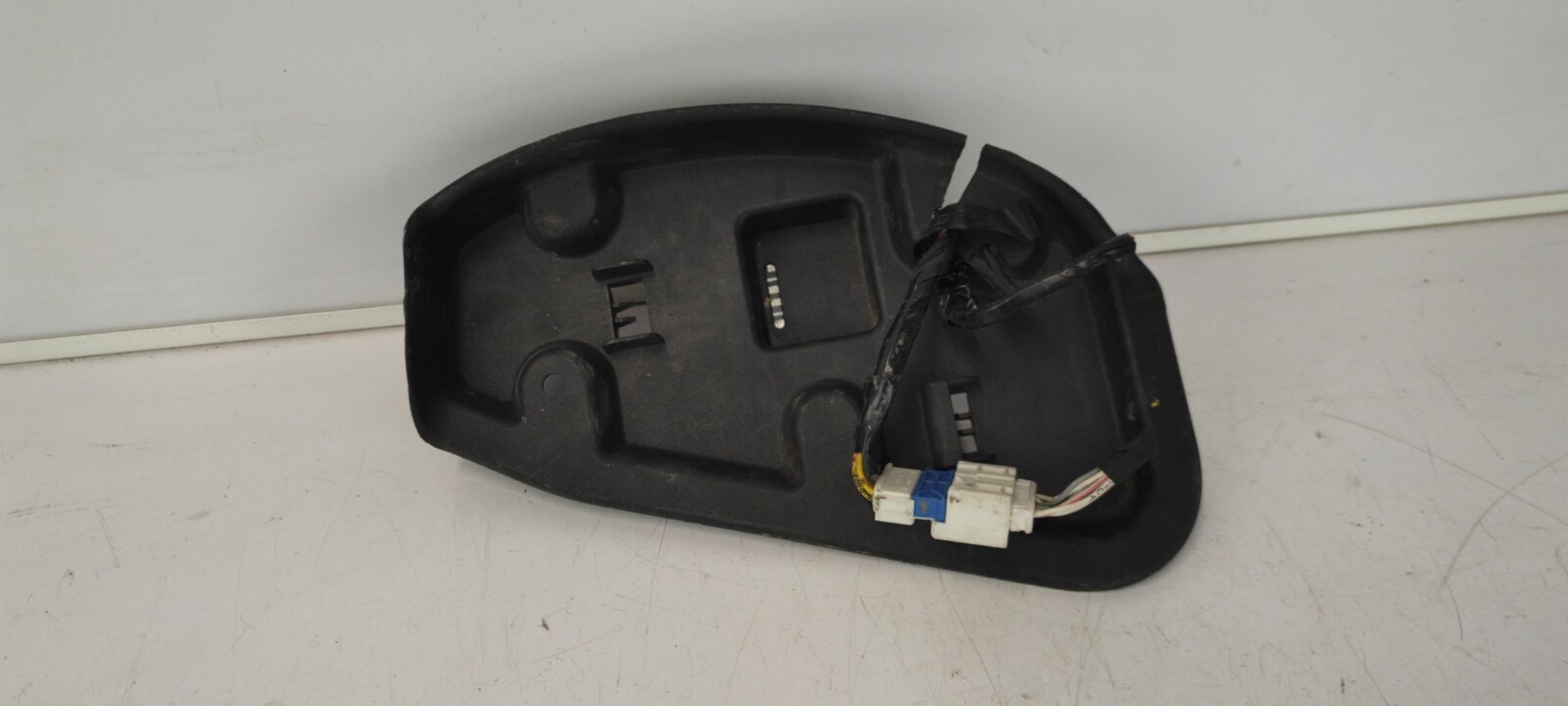 Base portalampade fanale posteriore sinistro CITROEN C5 1 PHASE 1 Gasolina - 1
