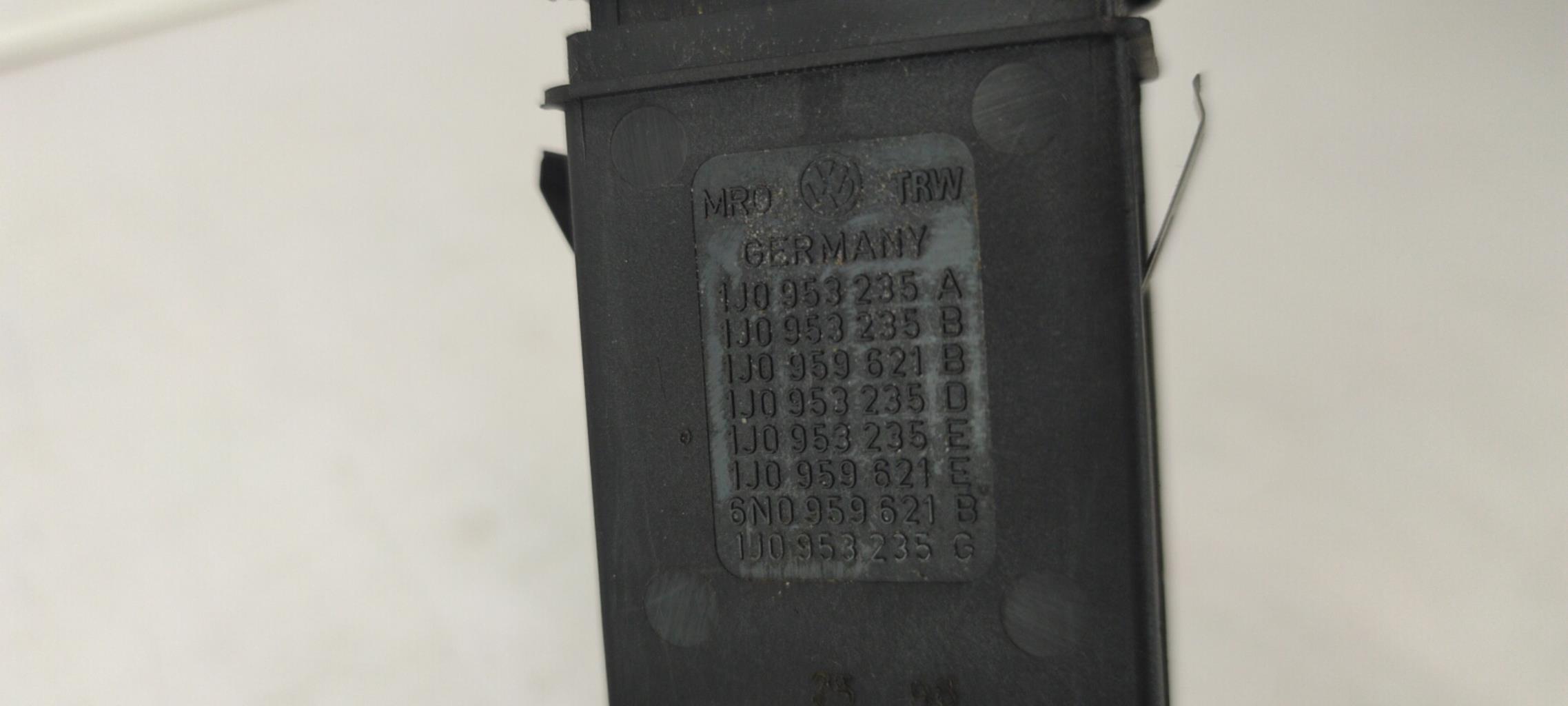 Bouton de warning VOLKSWAGEN GOLF 4 Diesel - 1