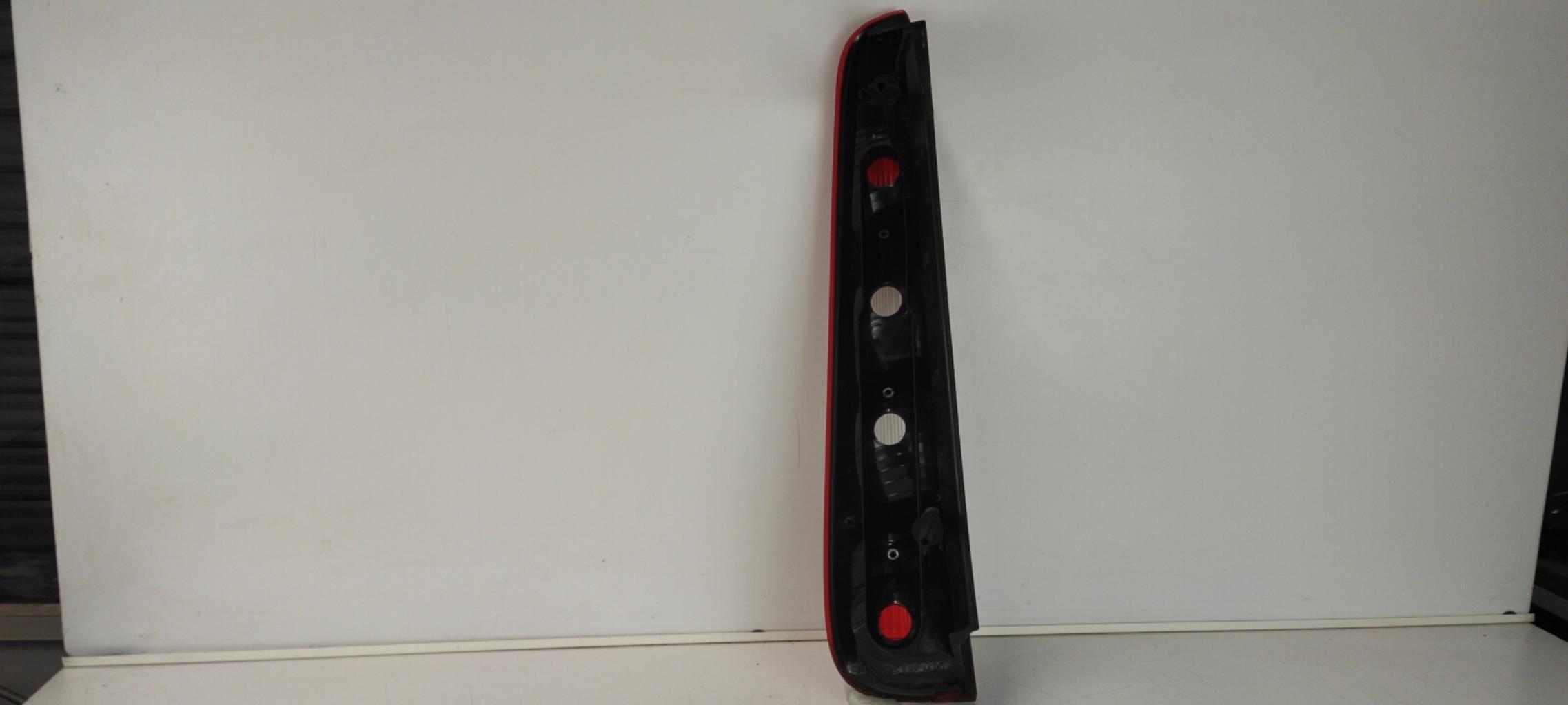 Fanale posteriore principale destro (luci) FORD C-MAX 1 PHASE 1 Diésel - 1