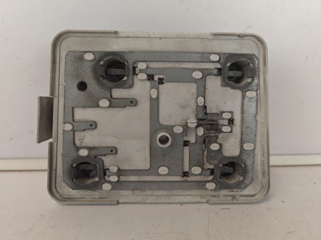 Base portalampade fanale posteriore destro PEUGEOT 205 PHASE 2  - 1