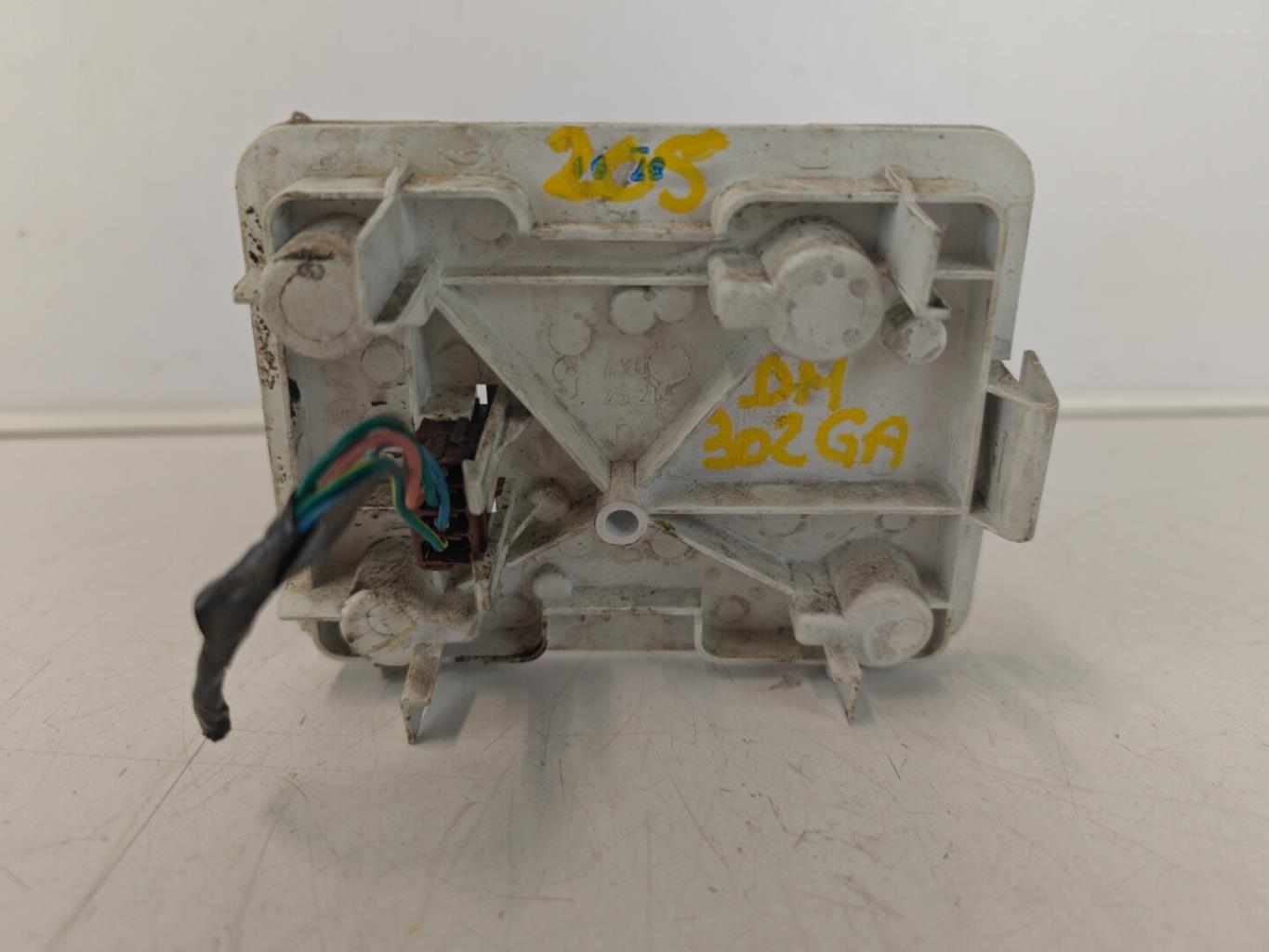 Base portalampade fanale posteriore destro PEUGEOT 205 PHASE 2  - 1