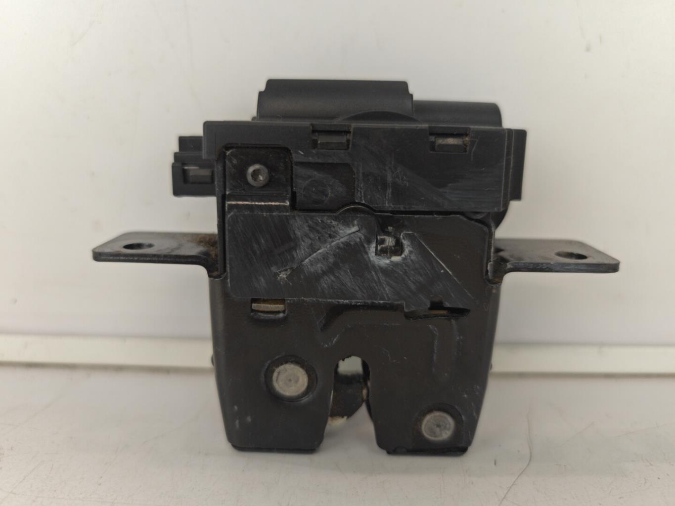 Serrure de hayon RENAULT CLIO 3 PHASE 2 Essence - 1