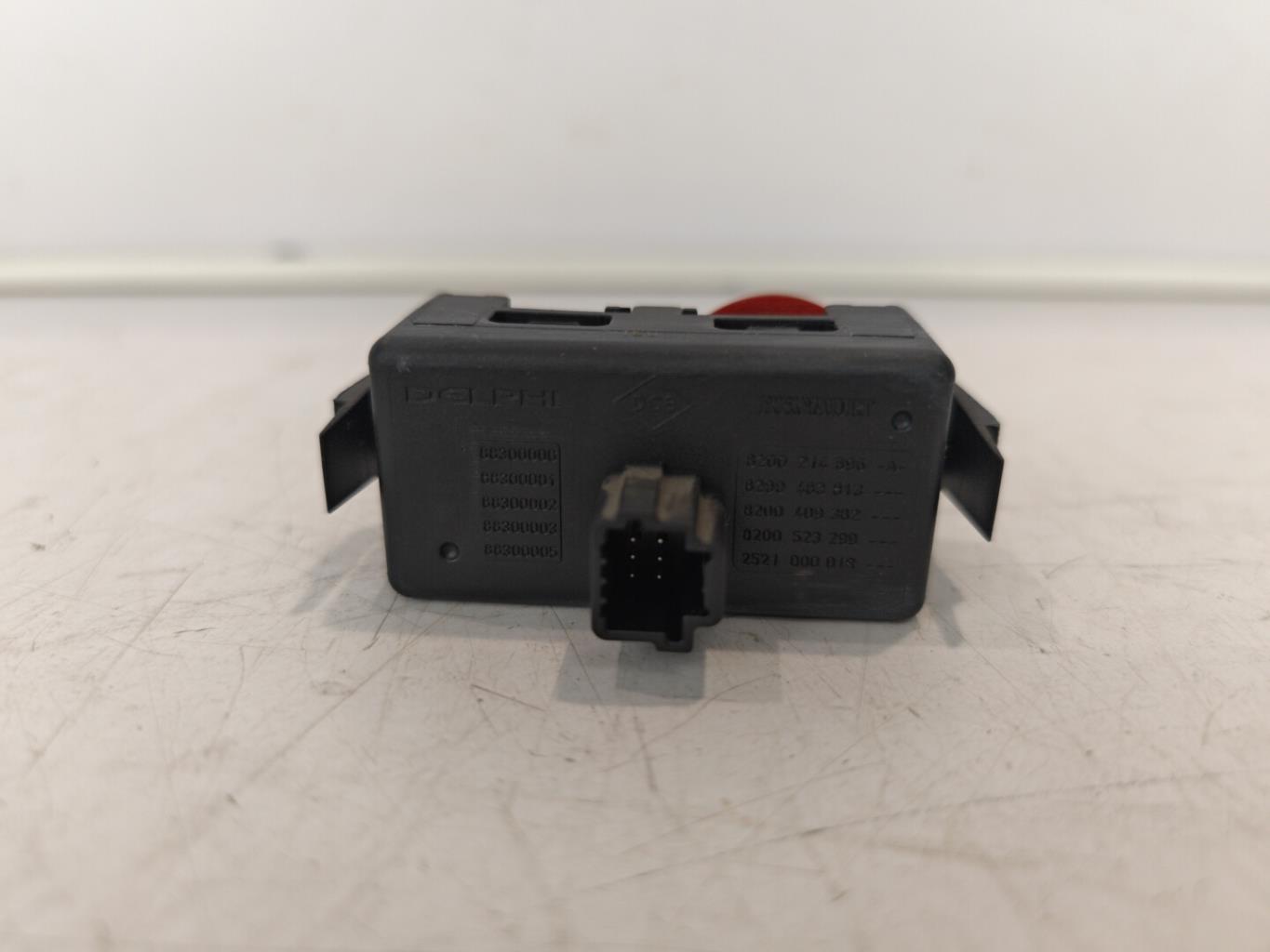 Bouton de warning RENAULT CLIO 3 PHASE 2 Essence - 1