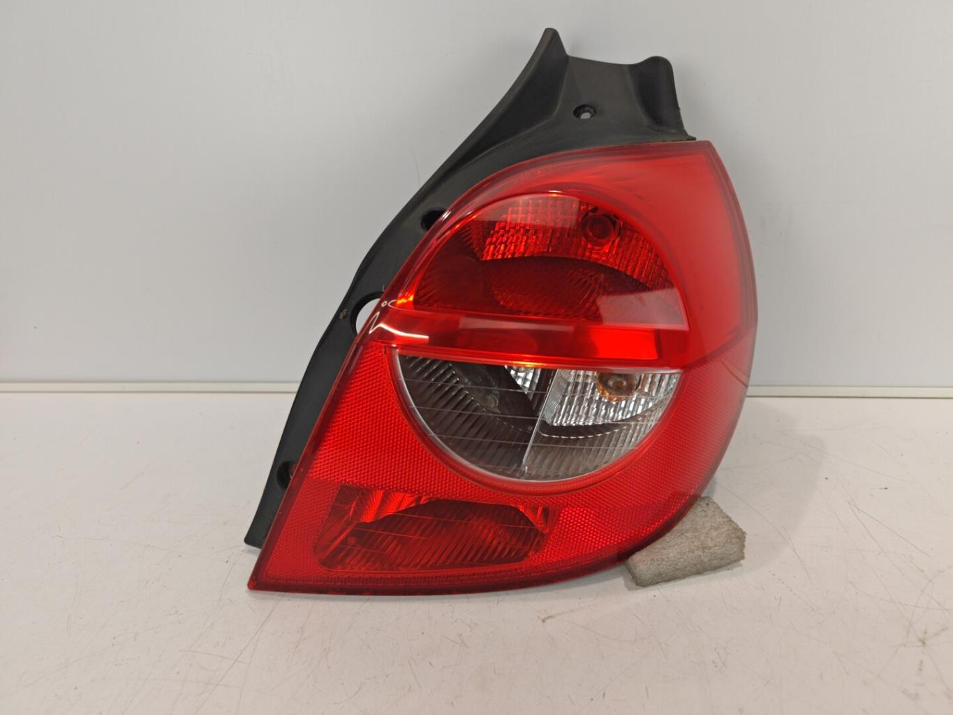 Fanale posteriore principale destro (luci) RENAULT CLIO 3 PHASE 1 Diésel - 1