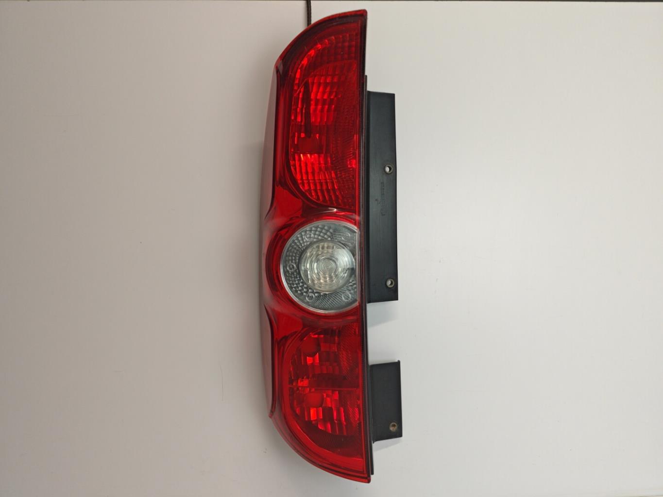 Fanale posteriore principale sinistro (luci) OPEL COMBO D Diésel - 1
