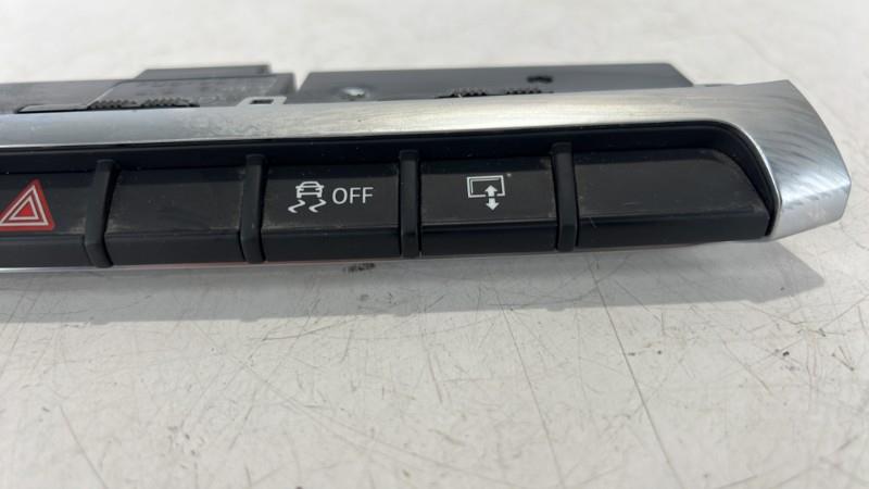 Bouton de warning AUDI A3 3 PHASE 1 Diesel - 1