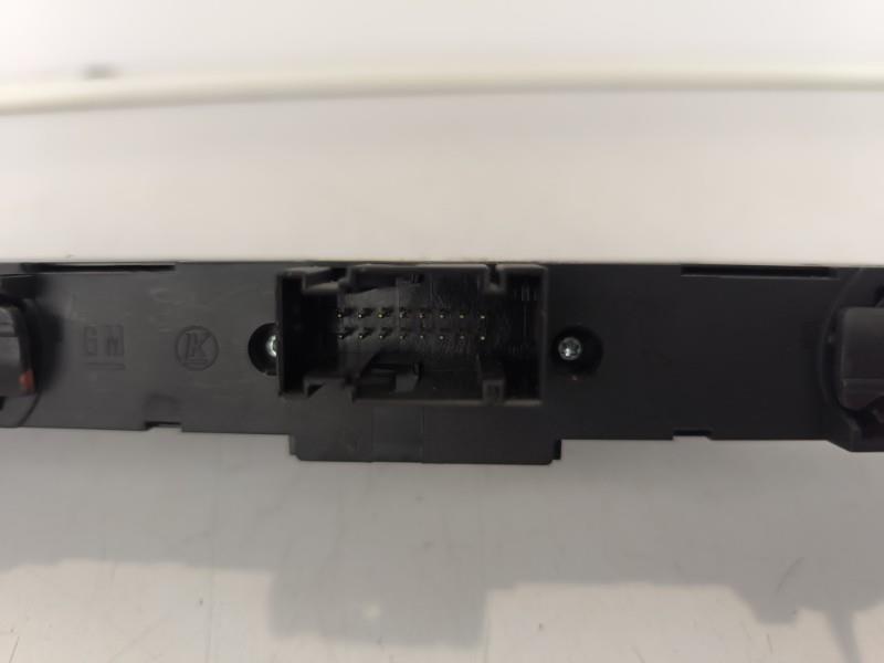 Bouton de warning OPEL ZAFIRA B PHASE 1 Diesel - 1
