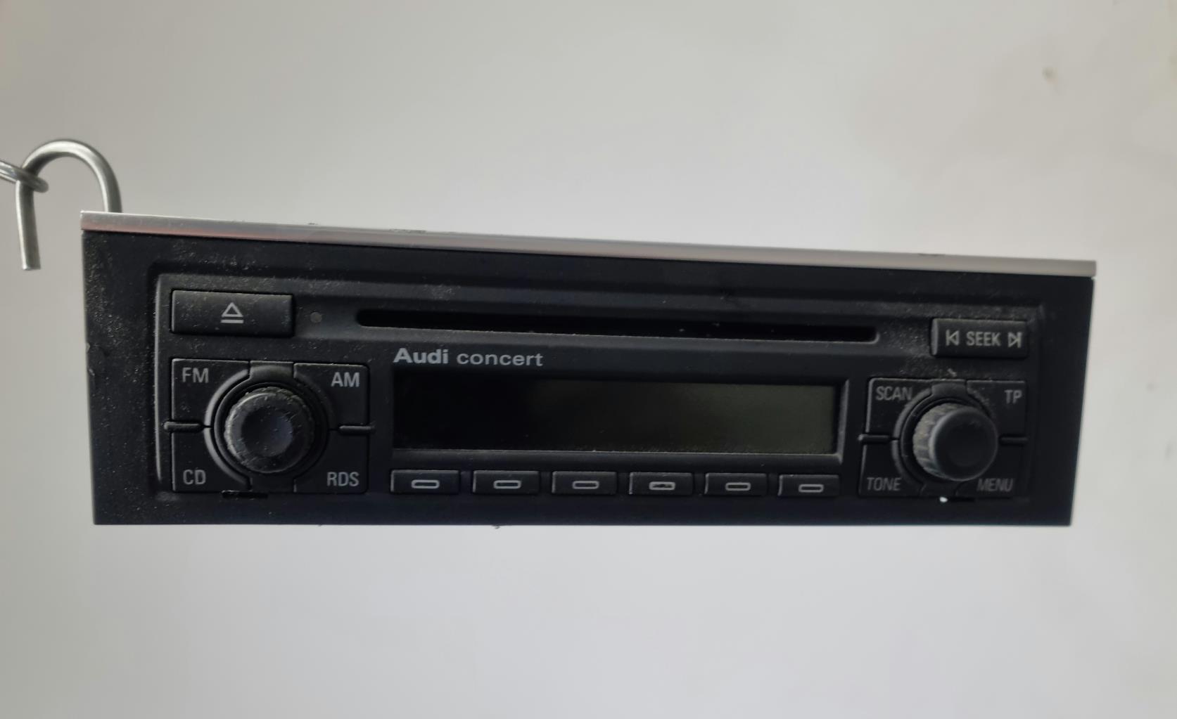 Autoradio d'origine AUDI A4 2 AVANT PHASE 2 BREAK Diesel - 1