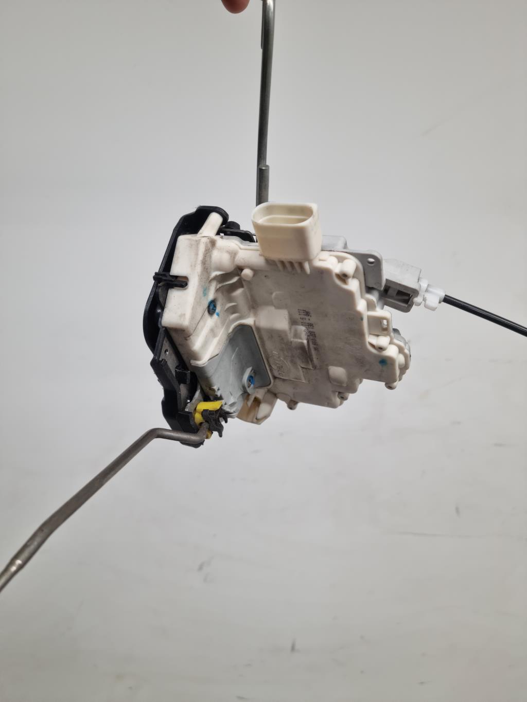 Serrure avant gauche AUDI A4 2 AVANT PHASE 2 BREAK Diesel - 1