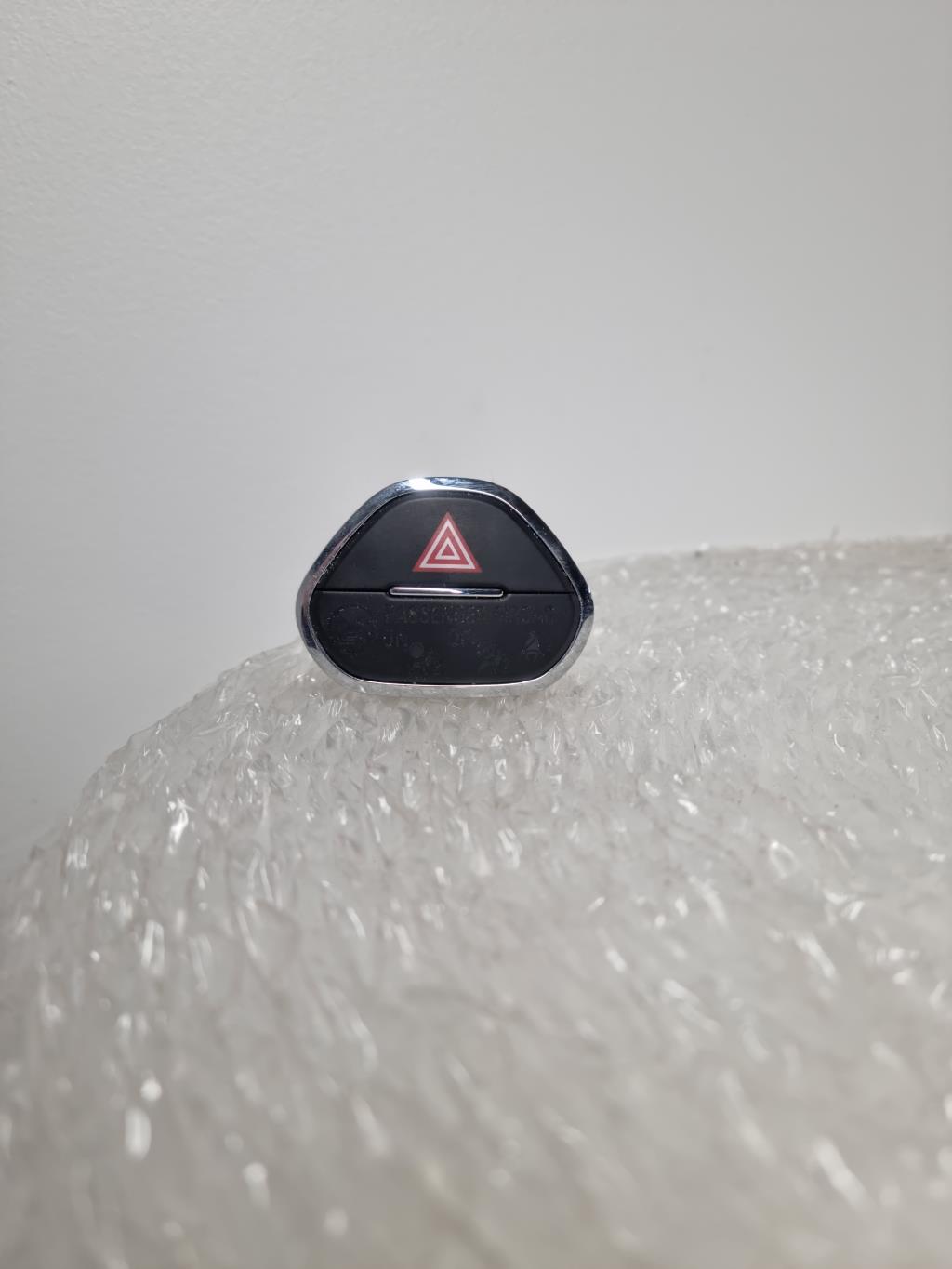 Bouton de warning OPEL CORSA E Essence - 1