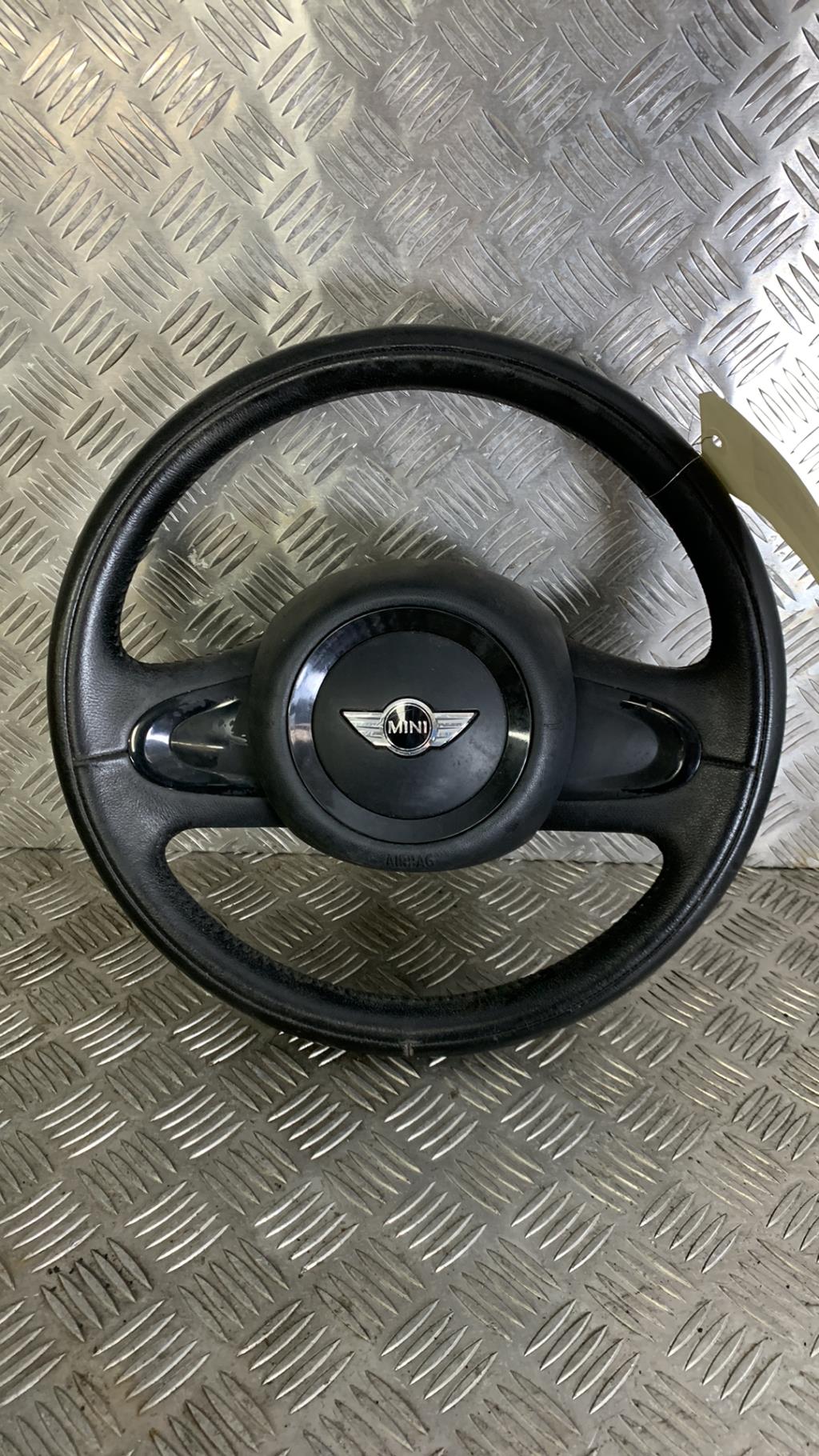 Volant MINI MINI 2 R56 PHASE 2 Essence - 1