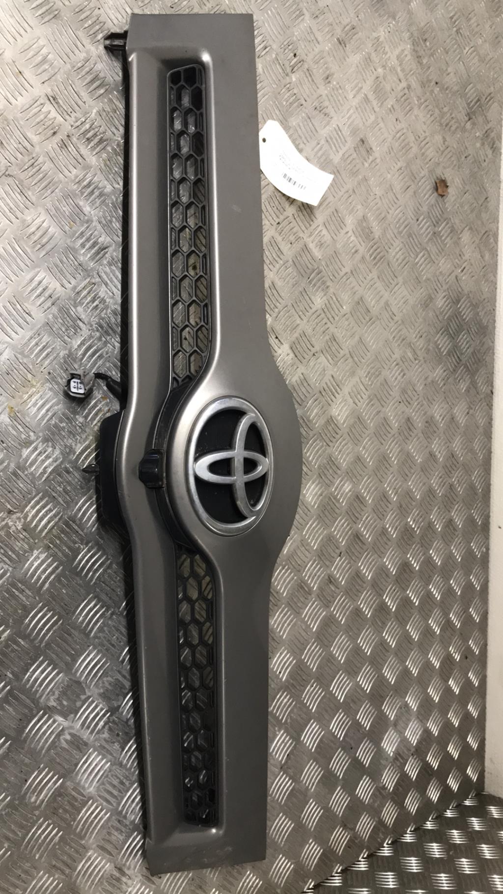 Calandre TOYOTA COROLLA VERSO 2 PHASE 1 Diesel - 1