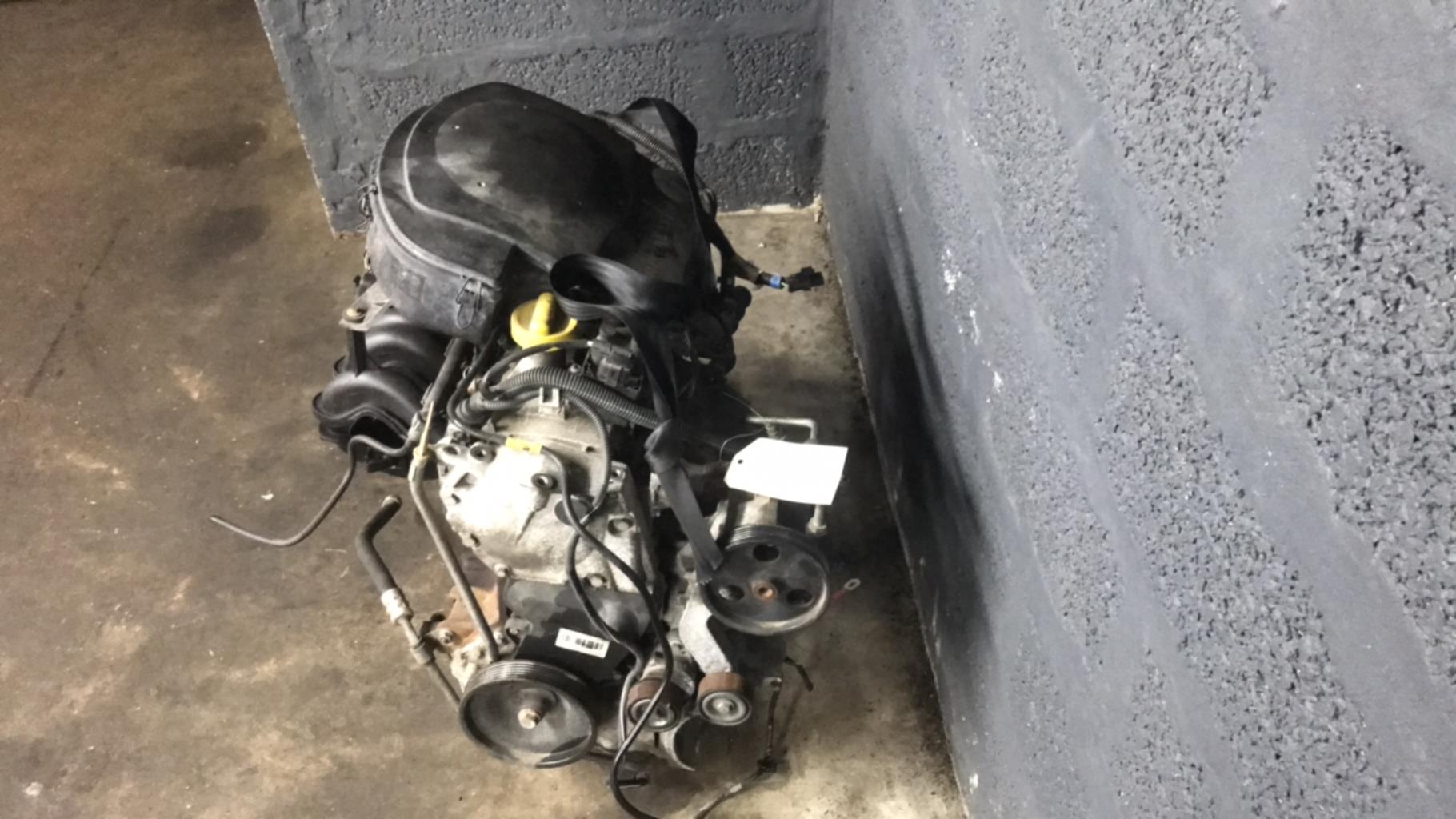 Motore DACIA SANDERO 1 Gasolina - 1