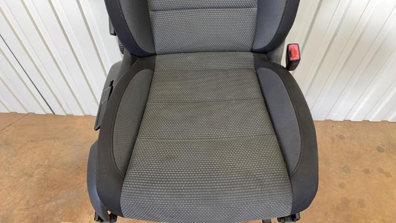 Siege avant droit VOLKSWAGEN GOLF 6 Diesel - 1