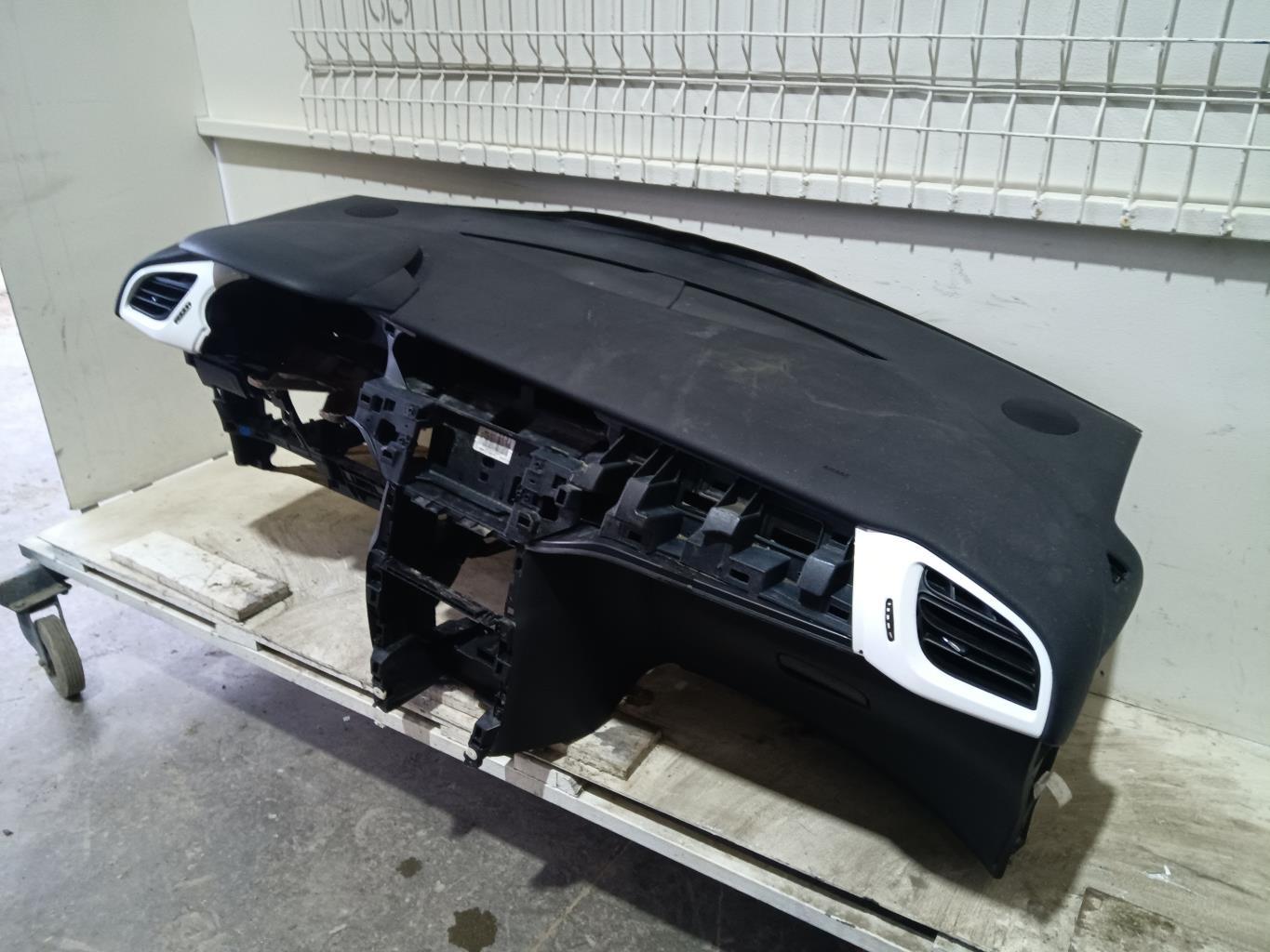 Tableau de bord CITROEN C3 2 PHASE 2 Diesel - 1