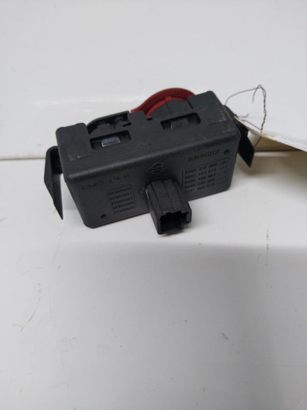 Bouton de warning RENAULT CLIO 3 PHASE 2 BREAK Diesel - 1