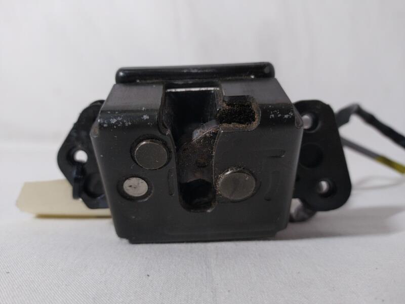 Serrure de coffre TOYOTA COROLLA VERSO 2 PHASE 1 Essence - 1