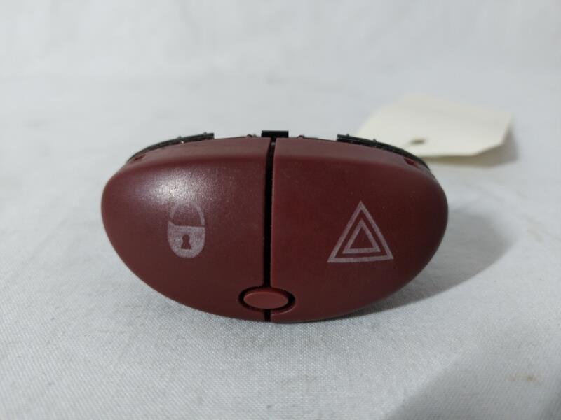 Bouton de warning PEUGEOT 206 PHASE 2 Essence - 1