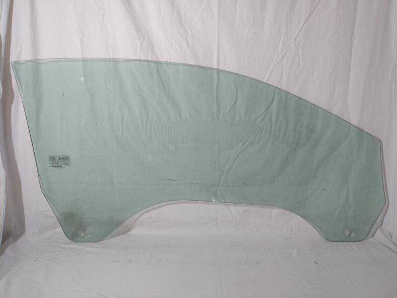 Vitre avant gauche FORD FOCUS 2 PHASE 1 CABRIOLET Essence - 1