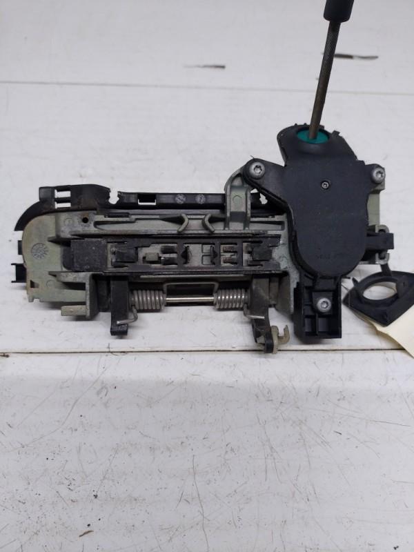 Poignee porte avant gauche AUDI A4 2 PHASE 1 Diesel - 1