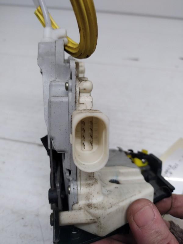 Serrure arriere gauche AUDI A4 2 PHASE 1 Diesel - 1