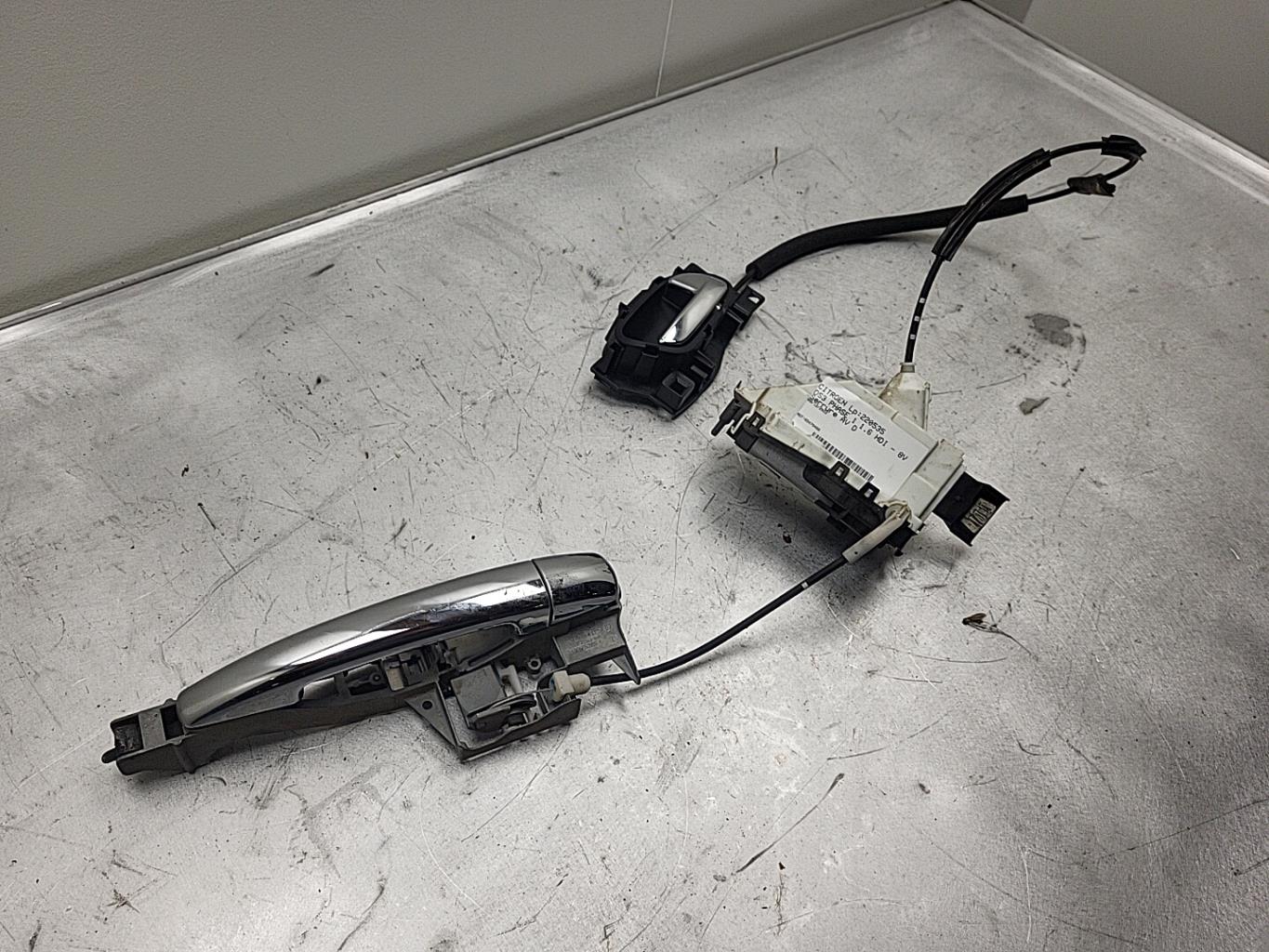 Serrure avant droit CITROEN DS3 PHASE 1 Diesel - 1