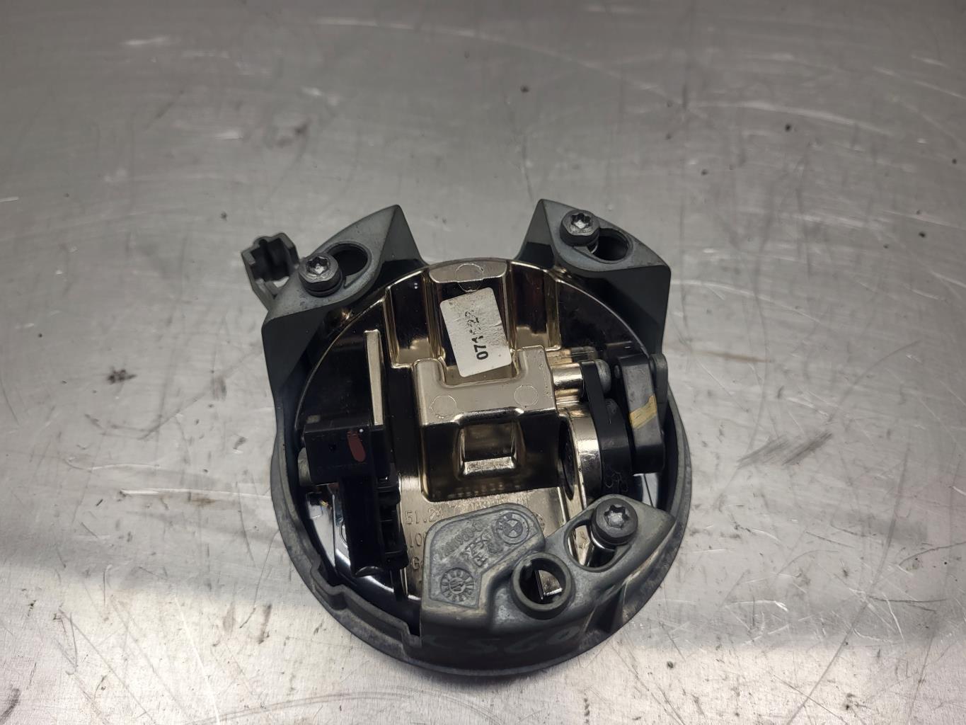 Bouton de coffre BMW SERIE 1 E87 PHASE 2 Diesel - 1