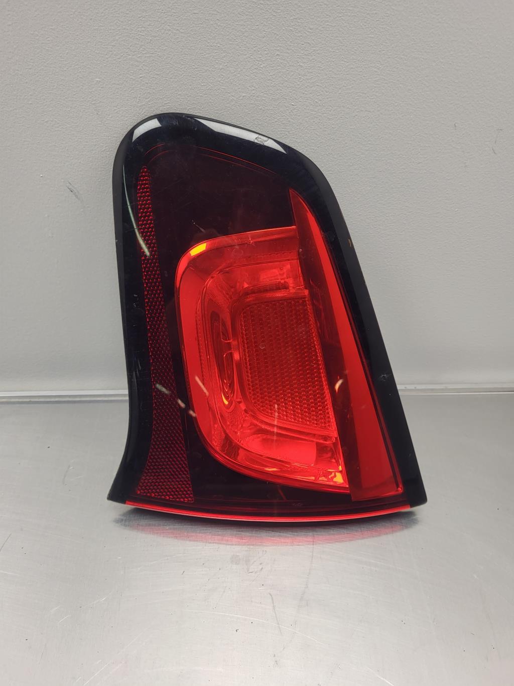 Feu arriere secondaire droit (feux) CITROEN C3 2 PHASE 1 Diesel - 1