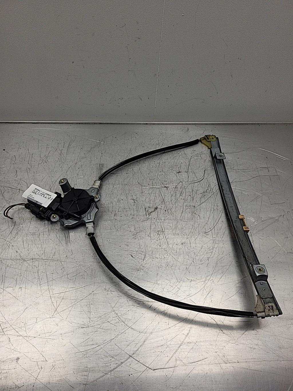 Leve vitre electrique avant droit RENAULT CLIO 2 PHASE 1 Diesel - 1