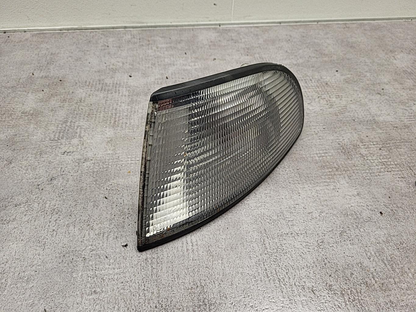 Optique avant secondaire gauche (feux)(clignotant) AUDI A4 1 PHASE 1 Diesel - 1