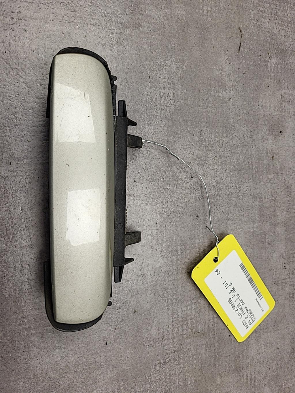 Poignee porte arriere gauche AUDI A4 2 PHASE 1 Diesel - 1