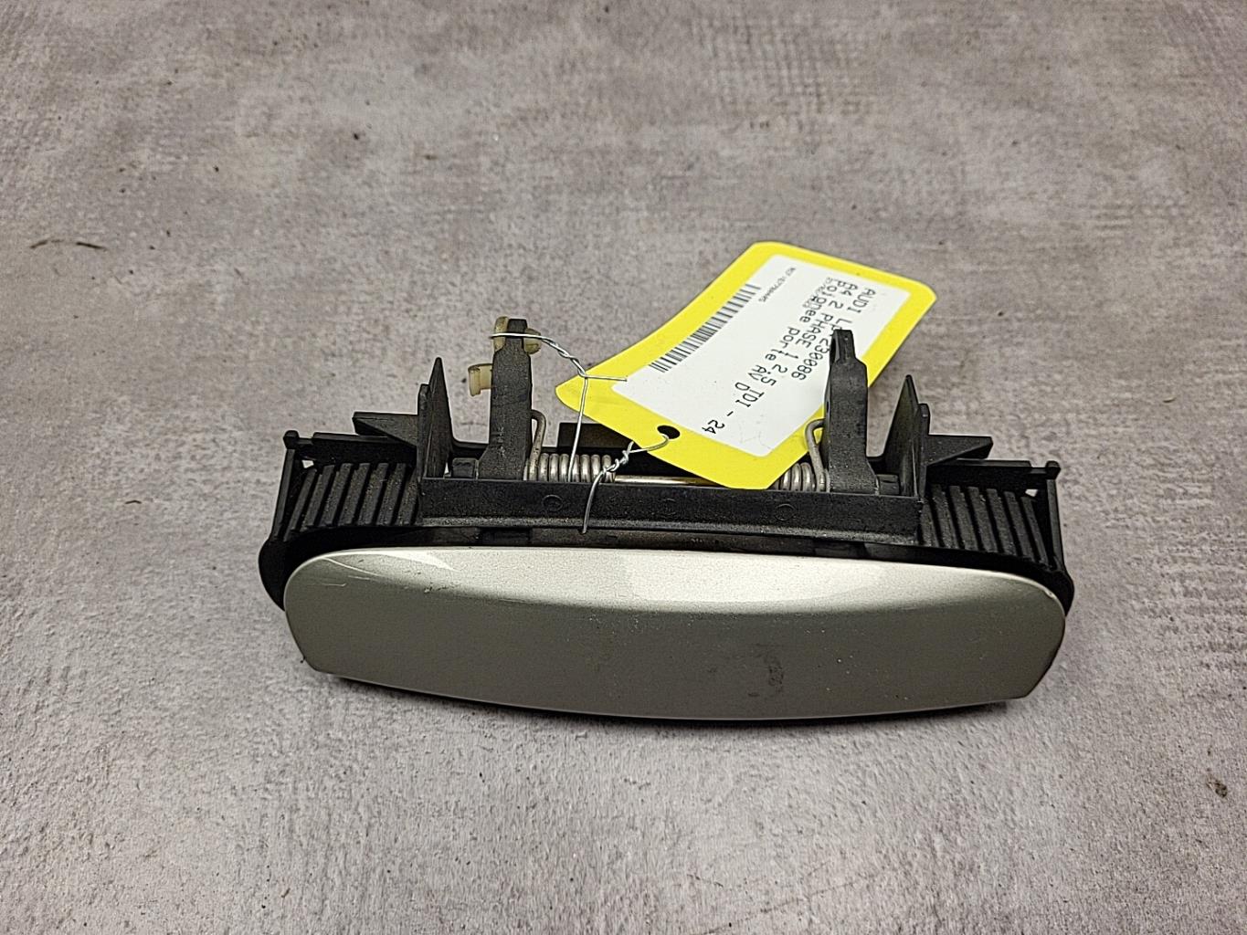 Poignee porte avant droit AUDI A4 2 PHASE 1 Diesel - 1