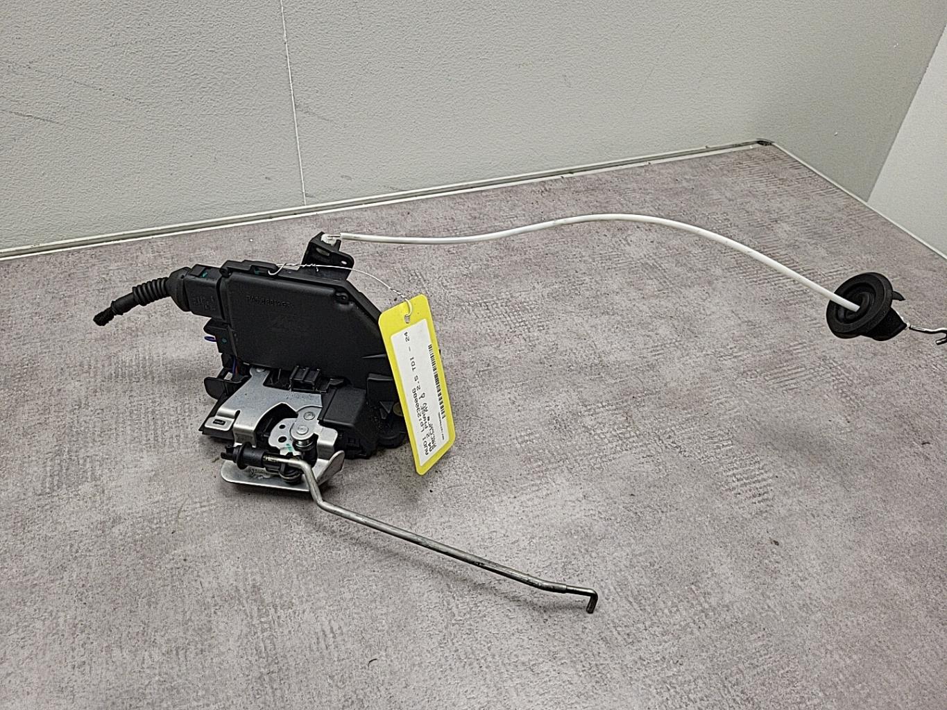 Serrure avant gauche AUDI A4 2 PHASE 1 Diesel - 1